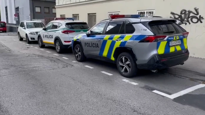 Ďalšia veľká akcia NAKA. Zasahovala v minimálne 17 firmách, majiteľ jednej má blízky vzťah s exministrom