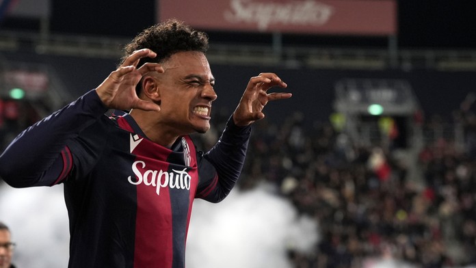 Serie A: AC Miláno v dohrávke zaváhalo proti Bologni a prepadlo sa na ôsme miesto. Domáci otočili stav duelu