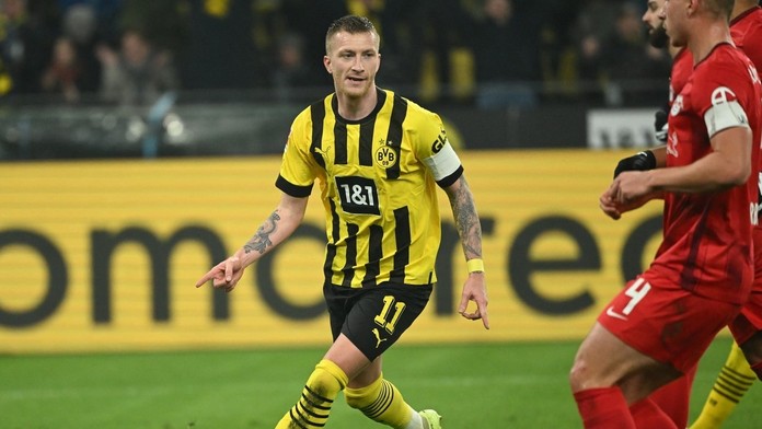 Vernosť a nič iné. Reus predĺžil s Dortmundom aj napriek polovičnému platu