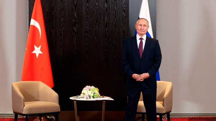 To, čím sa preslávil, sa mu teraz vracia. Putina nechali potupne čakať hneď štyri hlavy štátov