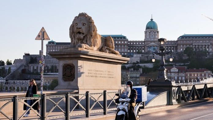Iba pätina Maďarov má pocit, že žije lepšie než pred štyrmi rokmi, ukázal prieskum