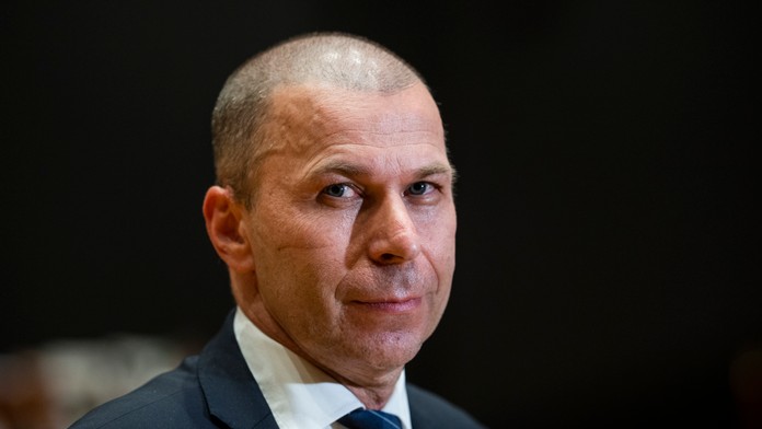 Prokurátor podal obžalobu na exprezidenta polície Kovaříka za zmarenie zásahu Santusovej