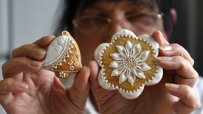 Alpský lyžiar Daniel Yule oslavuje v cieli slalomu v Madonna Di Campiglio.