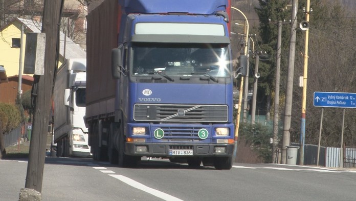 Naše cesty sú plné kamiónov, ktoré obchádzajú Ukrajinu