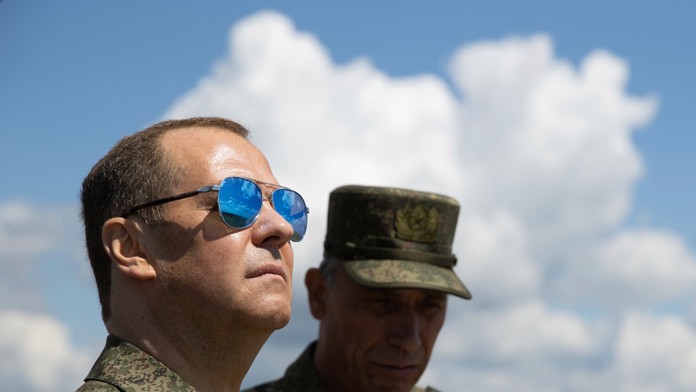 Dmitrij Medvedev pripustil použitie jadrových zbraní, ak bude ukrajinská protiofenzíva úspešná