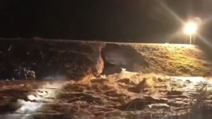 VIDEO: V ruskom meste Orsk sa pretrhla hrádza na rieke, v oblasti vyhlásili výnimočný stav