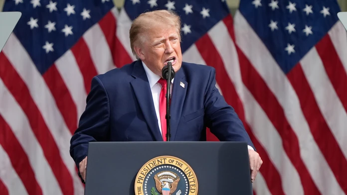Je čas vymeniť Zelenského, vyhlásil Trump. Prekážajú mu aj útoky na ruské rafinérie