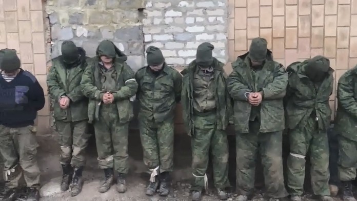 Zadržaní ruskí vojaci tvrdia, že bojovať na Ukrajine nechceli. O invázii nevedeli