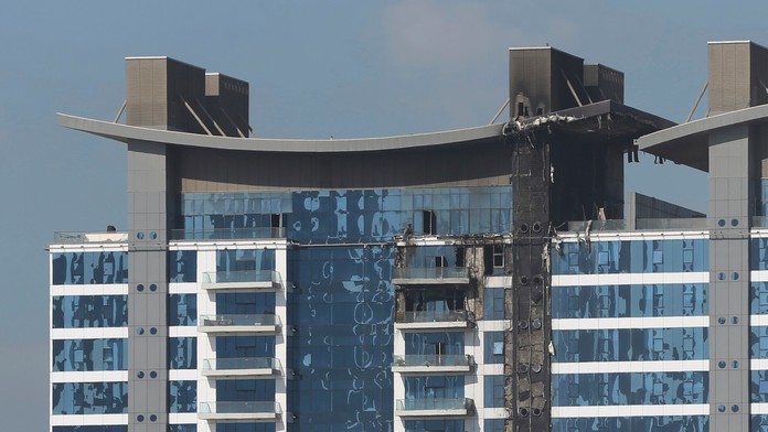 Zničený hotelový komplex.