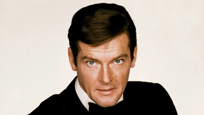 Roger Moore ako James Bond