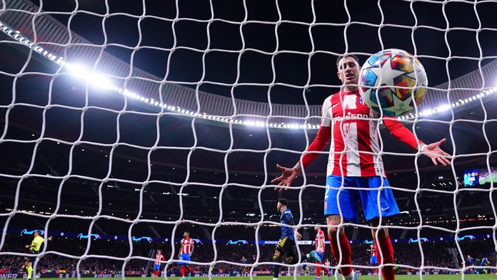 Prvý zápas osemfinále ligy majstrov: Atletico remizovalo s Manchestrom Utd 1:1