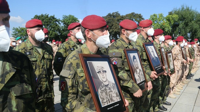 Na Vítkove si uctili vojakov padlých v Afganistane, Zeman odmietol prísť