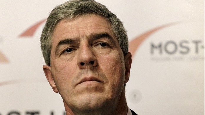 Polícia kontroluje trh.