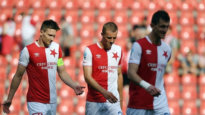 Sklamaní hráči Slavie Praha po zápase proti Slovácku.