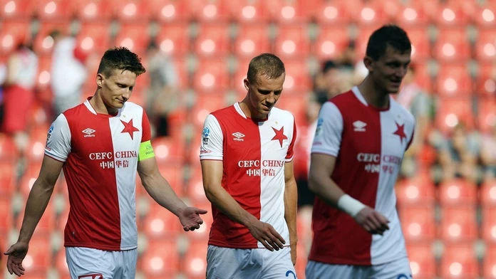 Sklamaní hráči Slavie Praha po zápase proti Slovácku.