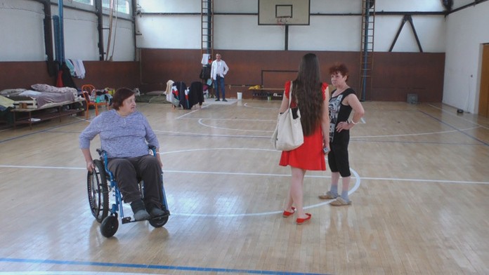 Ľudia zo zhorenej bytovky v Žiline.