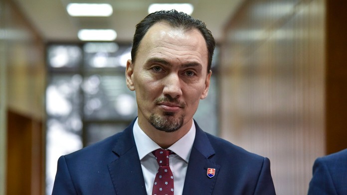 Na archívnej snímke z decembra 2018 šéf koordinačnej komisie Medzinárodného olympijského výboru pre OH 2020 v Tokiu John Coates.