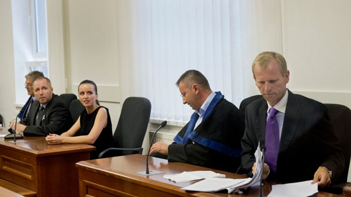 Martin Novotný (druhý vľavo) a Igor Liška na pojednávaní.