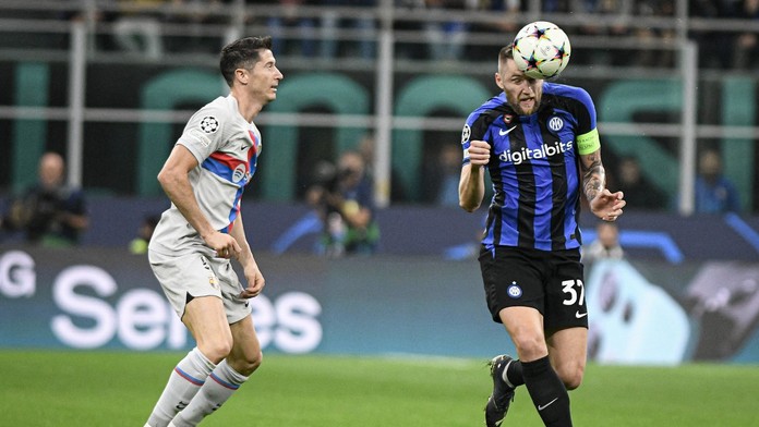 Lobotkov Neapol potopil Amsterdam, Škriniar schoval Lewandowskeho a Inter predbehol Barcu