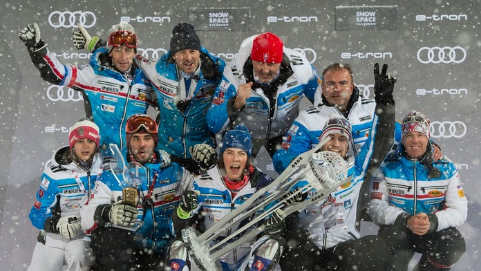 Casey Cizikas z NY Islanders v dueli proti Caroline.