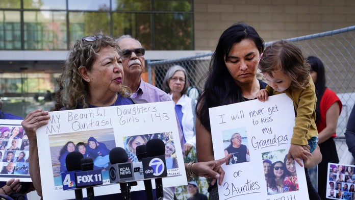 Susana Solano-Rosas (vľavo) hovorí o svojich dcérach, ktoré zahynuli pri požiari potápačského člna Conception.