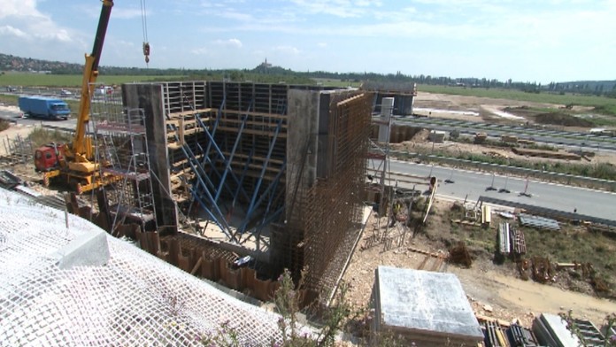 Severne od Nitry to už vyzerá ako na veľkom stavenisku.    