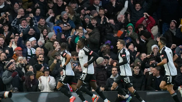 Arsenal prekvapujúco prehral. Tottenham sa v závere roka tešil z výhry