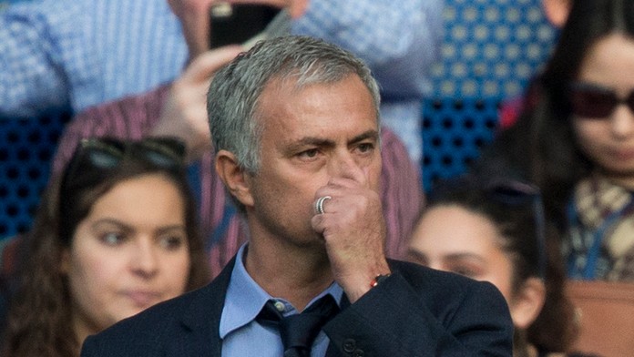 Pod Jose Mourinhom sa v Chelsea trase stoličke.