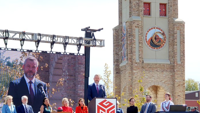 Pellegrini a Pavel v USA odhalili orloj venovaný tamojším Slovákom a Čechom.