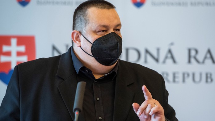 Nebudem sa brániť prešetrovaniu manažmentu pandémie, vyhlásil Mikas