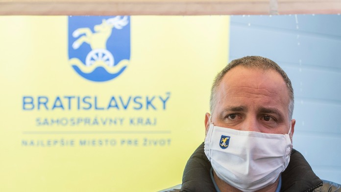 Pri zrážke sa zranili šiesti cestujúci.