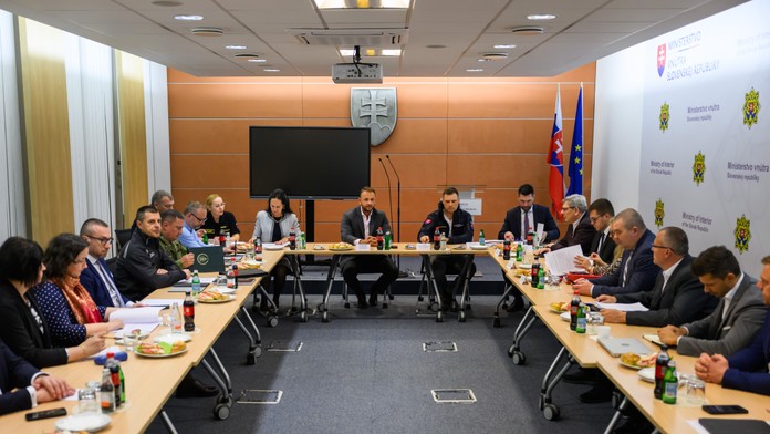 Slovensko pre slintačku uzavrie 17 hraničných priechodov