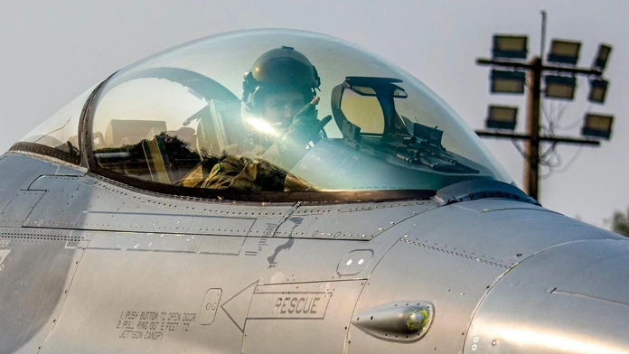 Biden dal zelenú výcviku ukrajinských pilotov na stíhačkách F-16