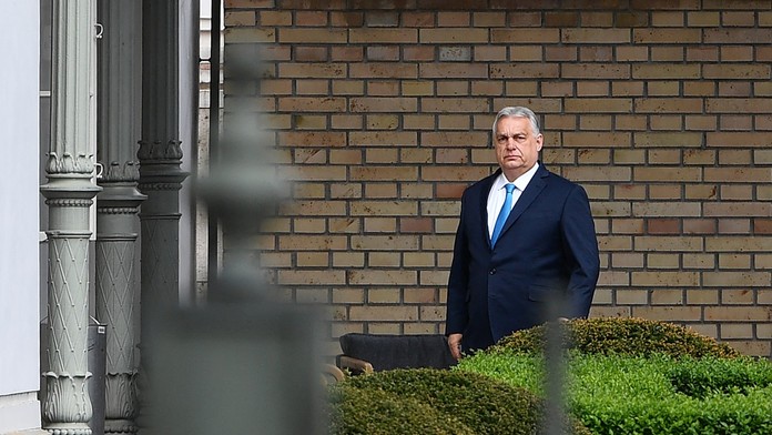 Orbánov Fidesz čelí policajnej razii. Vyšetrovatelia zaistili systémy a databázy strany