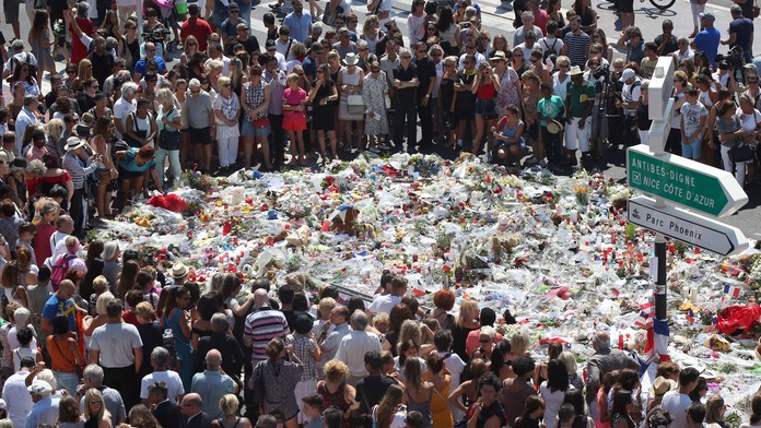 Minúta ticha za obete v Nice