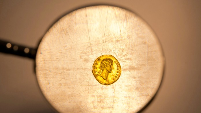 Vzácna 2000-ročná zlatá minca.