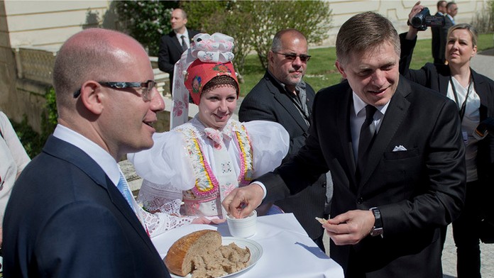 Premiéri ČR a SR - Bohuslav Sobotka a Robert Fico na spoločnom rokovaní vlád vo Valticiach.