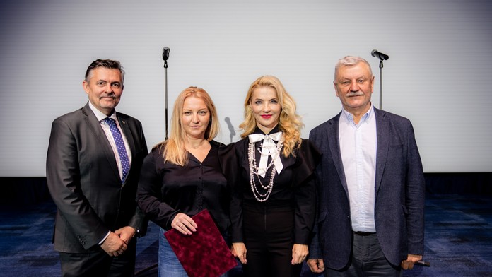 Na snímke zľava generálny tajomník služobného úradu Ministerstva kultúry (MK) SR Lukáš Machala, nová generálna riaditeľka STVR Martina Flašíková, ministerka kultúry SR Martina Šimkovičová (nominantka SNS) a predseda Rady STVR Jozef Krošlák.