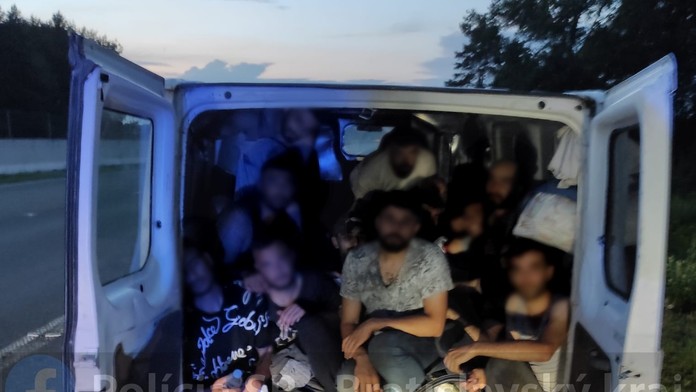 Zmena pri vydávaní potvrdení o zotrvaní cudzincov na Slovensku, nedostane ho každý