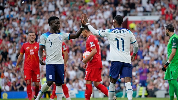 Angličania vygumovali Macedónsko, vo Francúzsku nadstavili 15 minút. Ukrajina brala body v Trnave