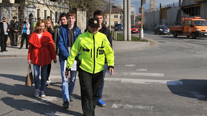 Francúzsky prezident Emmanuel Macron a britská premiérka Theresa Mayová počas tlačovej konferencie po rokovaní v Sandhurste.