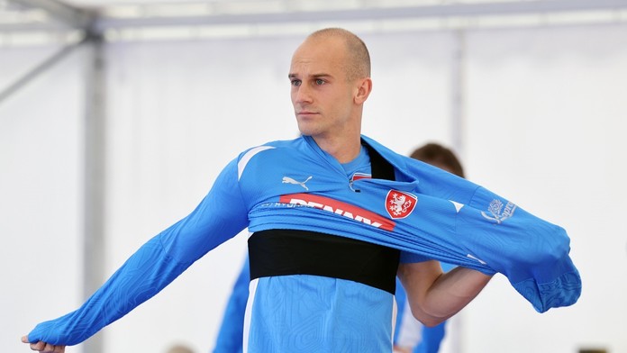 Blamáž Čechov vyvolala rozruch: Pod trénerom sa trasie stolička, záložník predviedol skrat pred celým národom