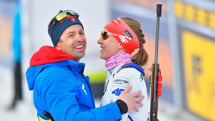 Biatlonistka Anastasia Kuzminová reaguje po pretekoch s hromadným štartom v Osle na Holmenkollene.