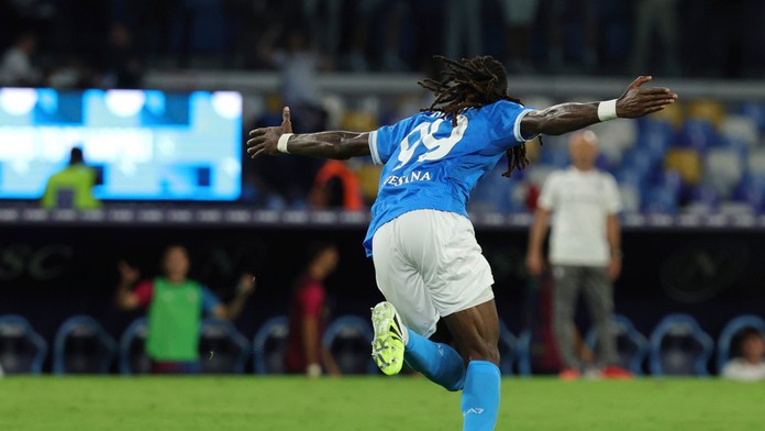 Serie A: Neapol si udržal stopercentnú bilanciu vďaka neskorému gólu. Atalanta na triumf čaká