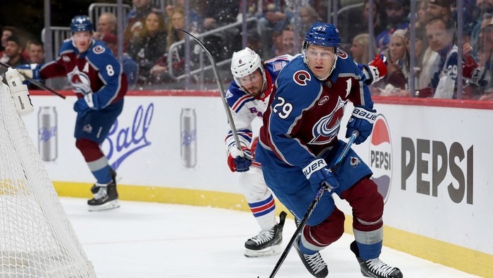 MacKinnon prepisoval historické tabuľky. Kanadská superhviezda preskočila legendárneho Slováka