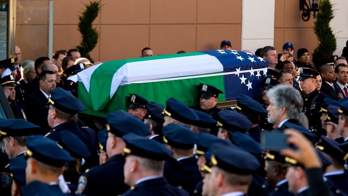 Pohreb zastreleného policajta v New Yorku.