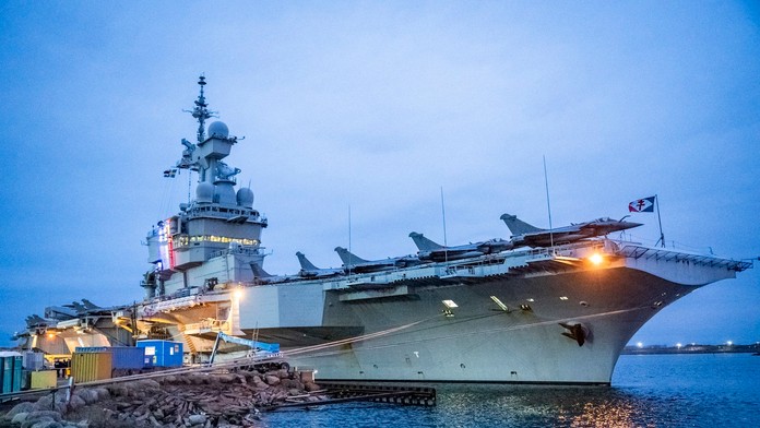 Švédi zneškodnili dron v blízkosti francúzskej lietadlovej lode. Kremeľ odmieta tvrdenia, že mal ruský pôvod