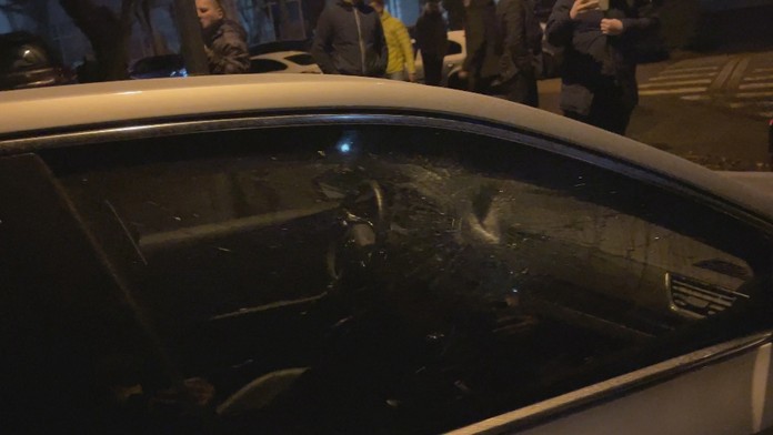 Zničené auto Roberta Fica.