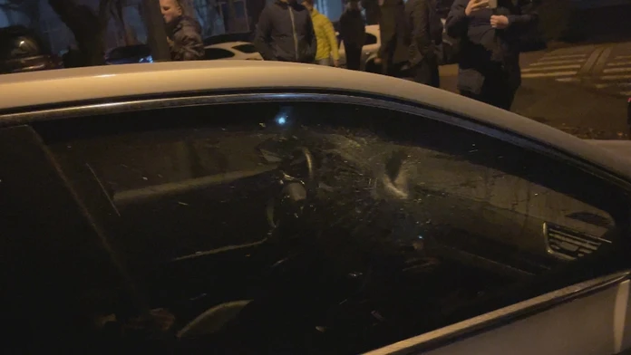 Zničené auto Roberta Fica.