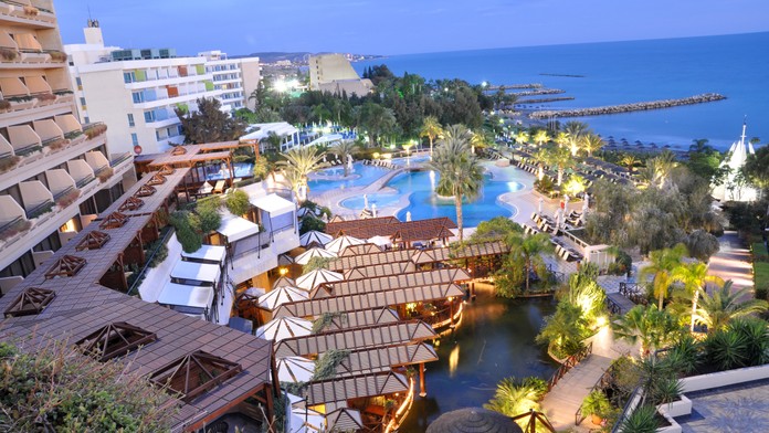 Cestovné kancelárie riešia kuriózne sťažnosti Slovákov. Málo slané more, veľa rýb či riasy na pláži